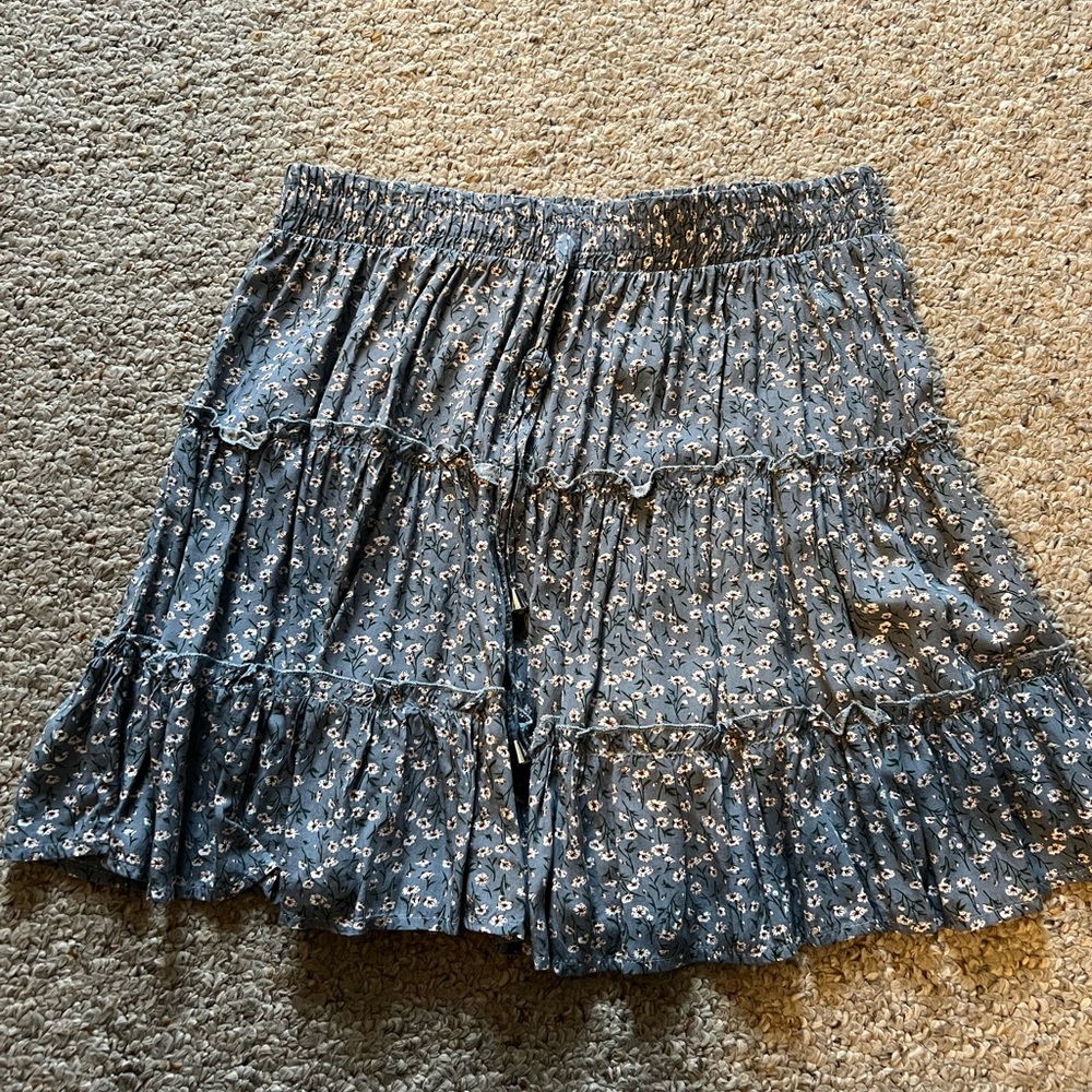 Floral skirt brand 2Bella. Like new only worn once